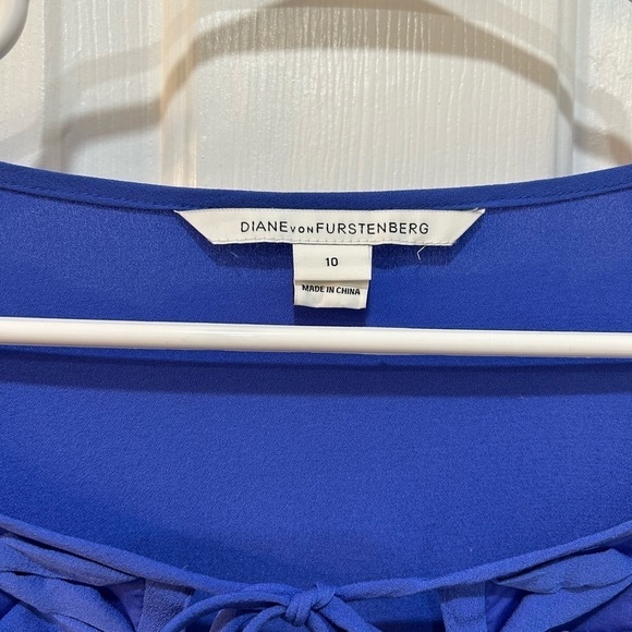 Diane Von Furstenberg 100% Silk Iliana Embellished Dress Ties at V-Neck Size 10 - Picture 3 of 10